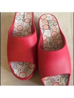 Size 10M Baretraps Slip On Platform Sandals Beach Pool Lounging